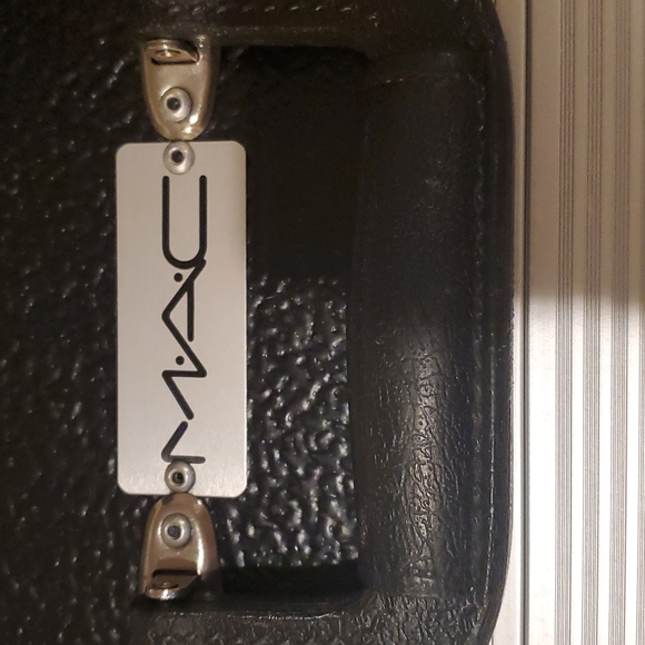 RARE! VINTAGE MAC Cosmetics Train Case - Picture 3 of 17